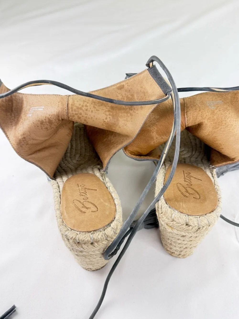 Bettye by Bettye Muller Espadrille Wedge Sandals Gray Suede Lace Up Size 8
